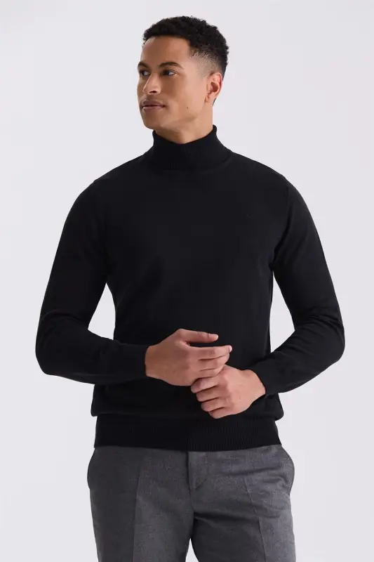 Qora Slim Fit yarim bo'yli naqshli trikotaj sviter - 1