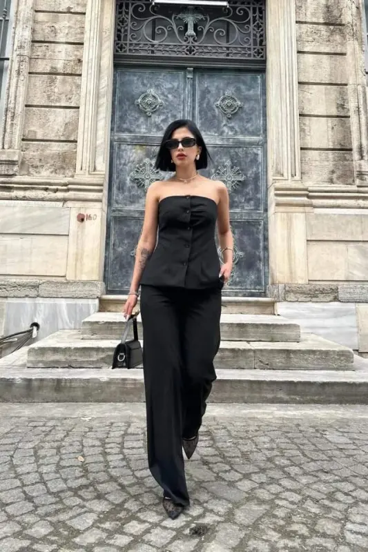 Qora straplez tugmali krop va shim kostyumi - BÜYÜKBEDENIZ