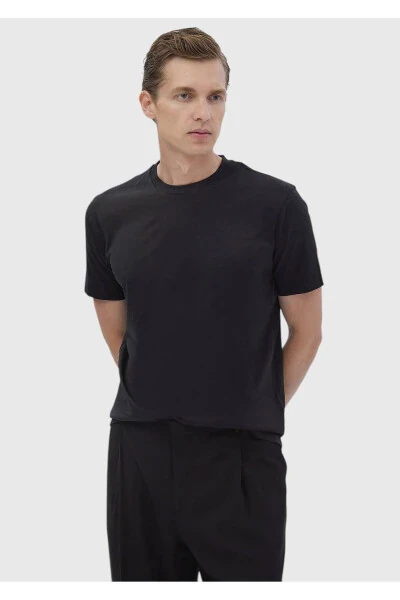 Qora tekis velosiped yoqali paxta aralash futbolka - 3