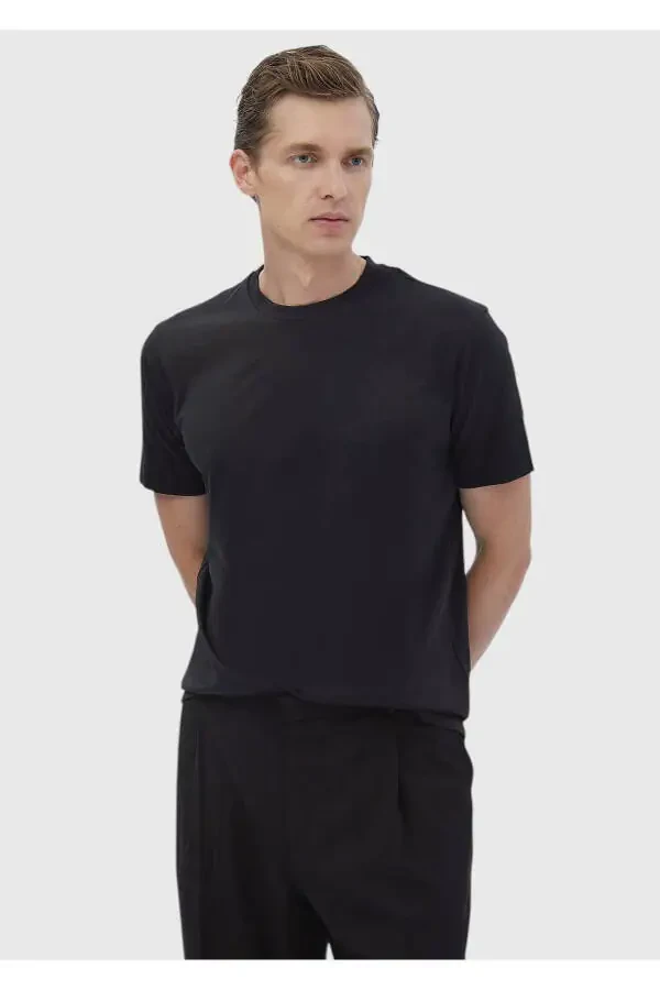 Qora tekis velosiped yoqali paxta aralash futbolka - 3