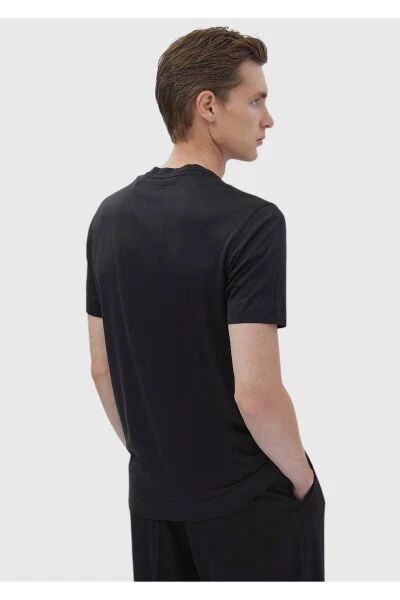 Qora tekis velosiped yoqali paxta aralash futbolka - 4