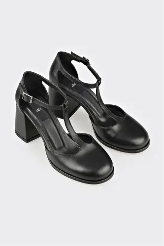 Qora teri ayollar uchun poshnali tufli - ELLE SHOES (1)