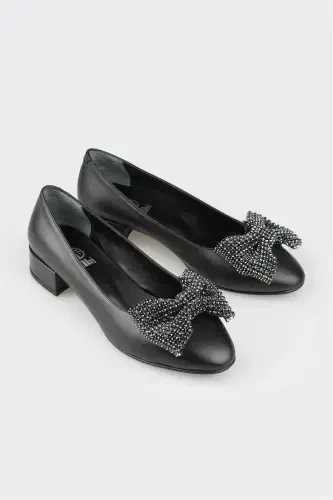 Qora teri ayollar uchun poshnali tufli - ELLE (1)