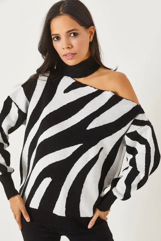 Qora Yelkali Zebra naqshli katta hajmli trikotaj kozok KZK-19000540-Qora - OLALOOK