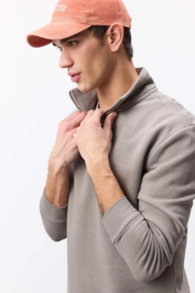 Qulay Regular Fit Uslubi Fermuarlı Baland Baland Yoqali Basic Tekis Svetşört Xaki - 4