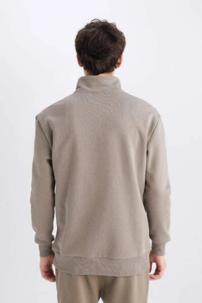 Qulay Regular Fit Uslubi Fermuarlı Baland Baland Yoqali Basic Tekis Svetşört Xaki - 9
