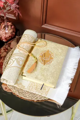 Qurʼoni Karim va unga mos chokli Qurʼoni Karim tayanchlari, baxmal qilib ishlov berilgan Qurʼoni Karim, sadaf donachalari, namozlik gilam toʼplami - HAC UMRE HEDIYELIK (1)