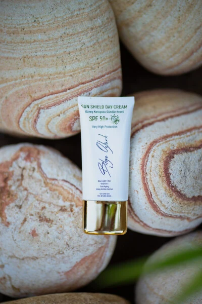 Quyoshdan himoya qiluvchi kunduzgi parvarish kremi SPF 50+ - BILGE ÖZTÜRK (1)