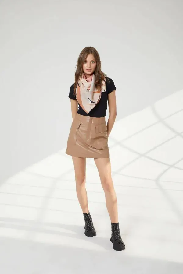 Real leather mini skirt with pockets and zipper. - 3