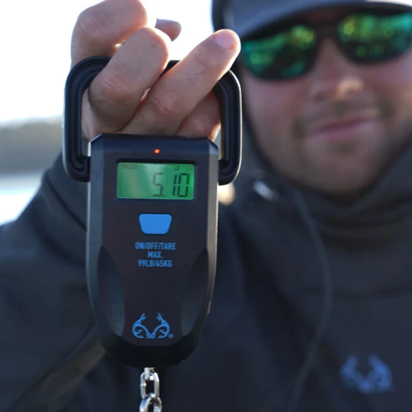 Realtree Fishing Digital Scale 99 lb. Capacity with Lip Gripper and LCD Display - 7