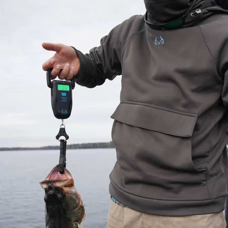 Realtree Fishing Digital Scale 99 lb. Capacity with Lip Gripper and LCD Display - 33