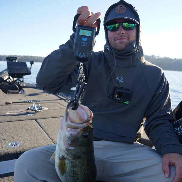 Realtree Fishing Digital Scale 99 lb. Capacity with Lip Gripper and LCD Display - 22