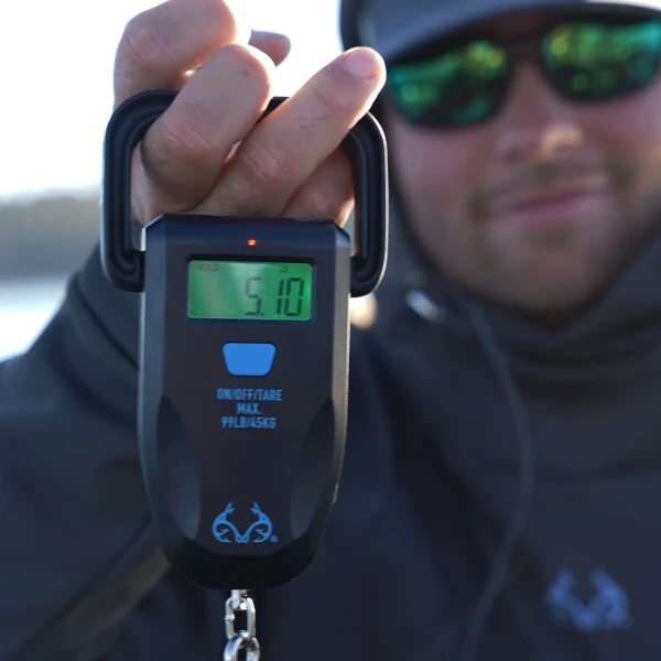Realtree Fishing Digital Scale 99 lb. Capacity with Lip Gripper and LCD Display - 26