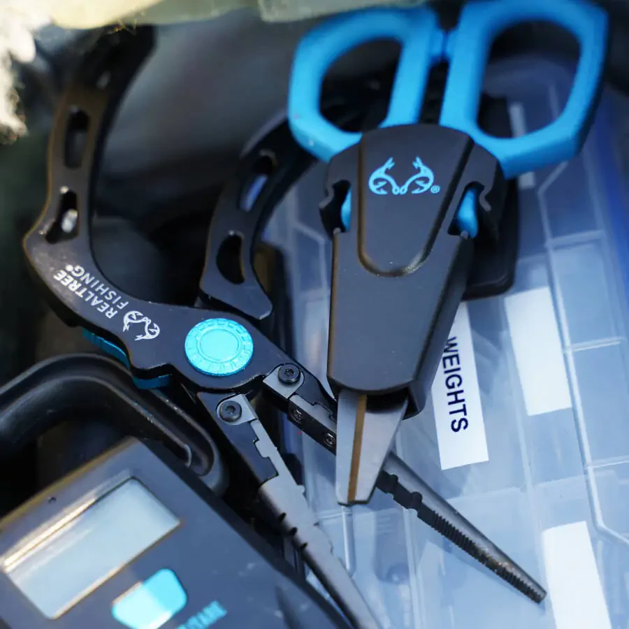 Realtree Fishing 8-дюймовые плоскогубцы с пистолетной рукояткой, титановым покрытием из нержавеющей стали, губками и твердосплавным резаком. - 5