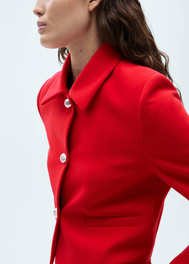 Red cropped jacket with buttons - 4