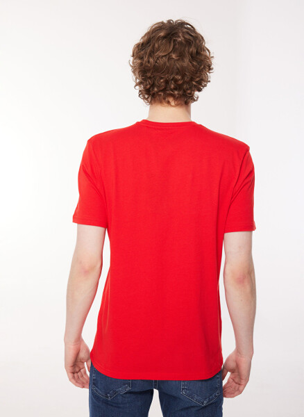 Red men's t-shirt with blue crew neck and print - 5