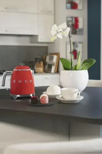 Red Mini Kettle - SMEG (1)