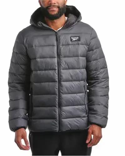 Reebok erkaklar kurtkasi – Yengil kapüşonli kaplama puffer paltosi – Erkaklar uchun issiq izolyatsiyalangan qishki kurtka (S-4X) - REEBOK