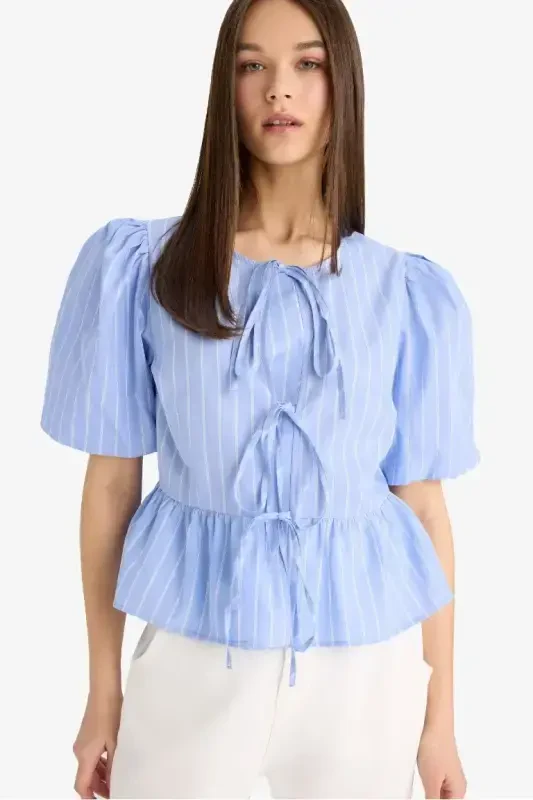 Regular Fit Bisiklet Yaka Çizgili Önden Bağlamalı Poplin Kısa Kollu Bluz-Mavi - 1