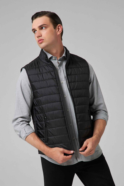 Regular Fit Black Stand Collar Fiber Filled Seasonal Zippered Vest Jacket - 8