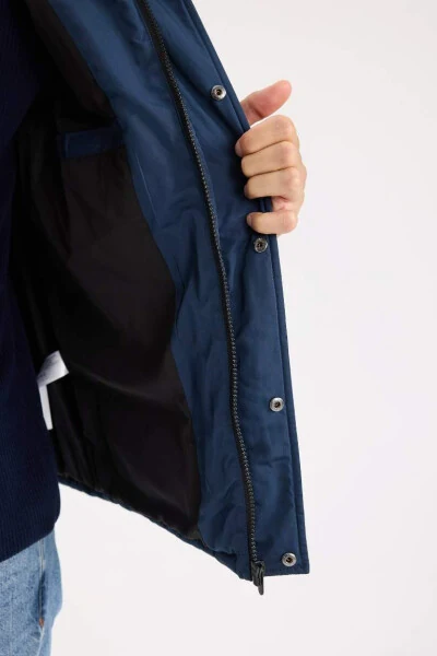 Regular Fit Kapüşonlu Fermuarlı Cepli Şişme Yelek-Lacivert - 7