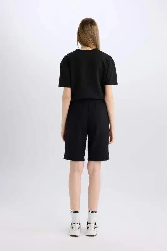 Regular Fit Mid-Rise Straight Leg Slim Basic Bermuda Shorts Black - 2