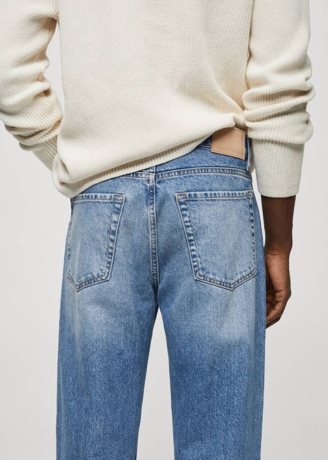 Regular fit, mid-wash jeans. - 1