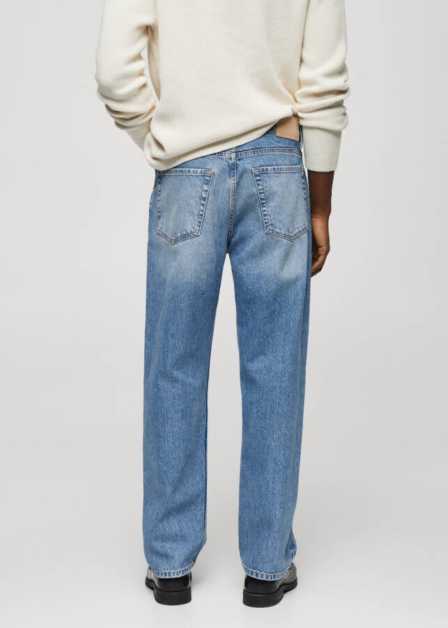 Regular fit, mid-wash jeans. - 4