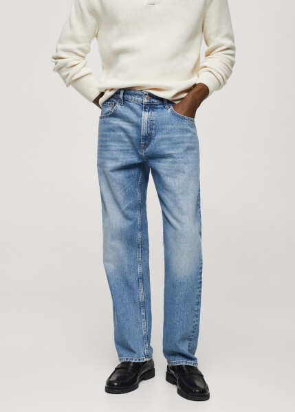 Regular fit, mid-wash jeans. - 6