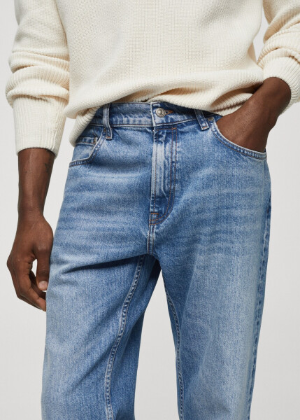 Regular fit, mid-wash jeans. - 7