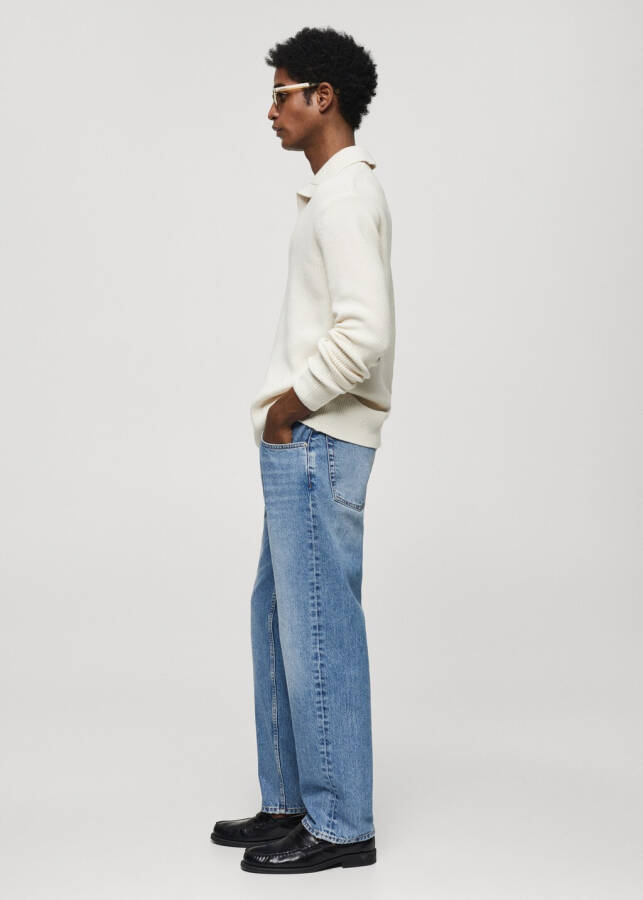 Regular fit, mid-wash jeans. - 8