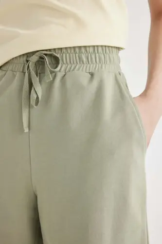 Regular Fit Normal Bel Düz Paça Bermuda Şort Yeşil - 2