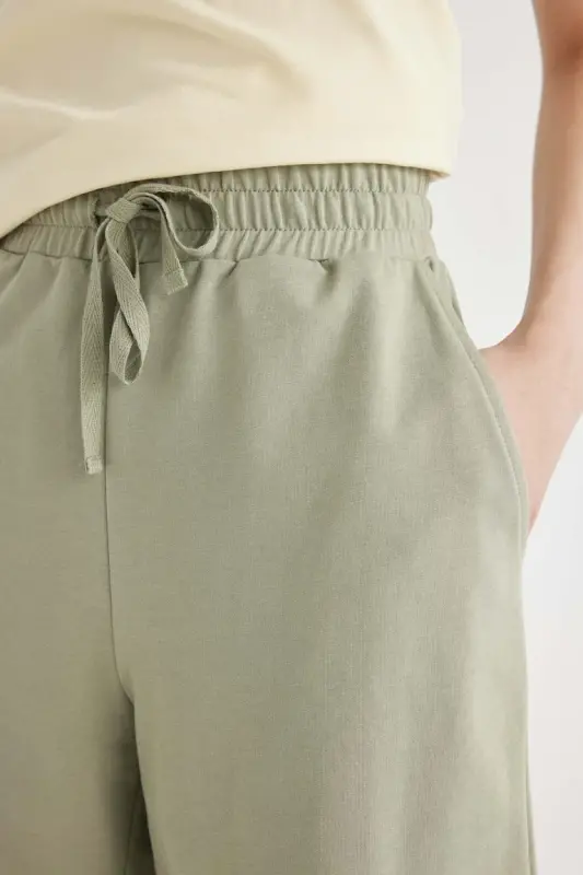 Regular Fit Normal Bel Düz Paça Bermuda Şort Yeşil - 2