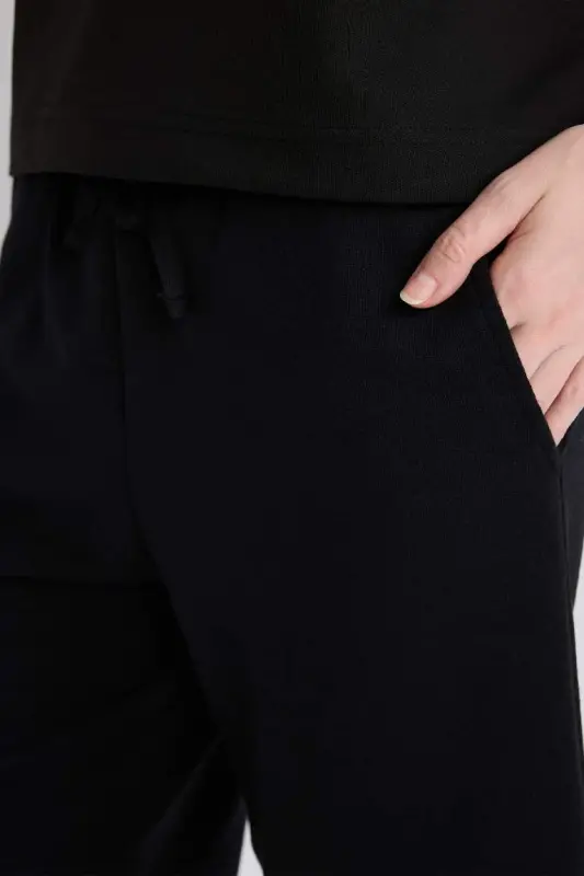 Regular Fit Normal Bel Düz Paça İnce Basic Düz Bermuda Şort-Siyah - 1