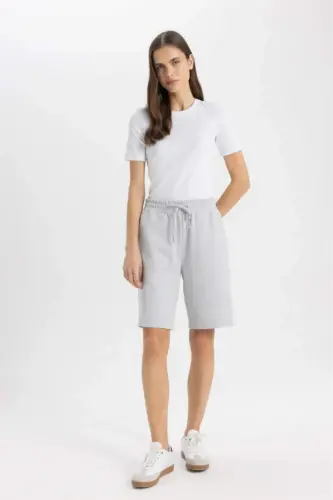 Regular Fit Oʻrta Bel Toʻgʻri Shim Ingichka Bermuda Short-Kulrang Melanj - DEFACTO (1)