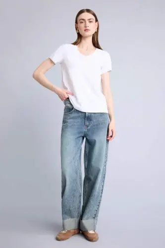 Regular Fit V bo'yinli Basic tekis qisqa yengli %100 paxta futbolka - Oq - DEFACTO (1)