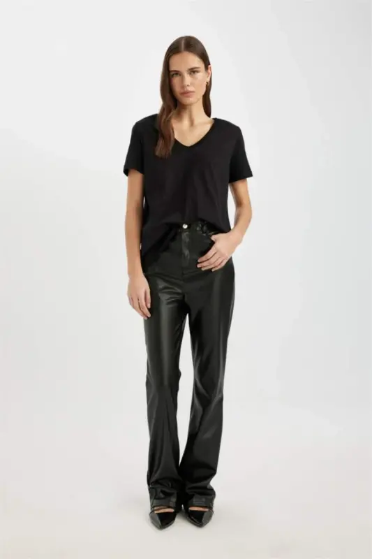 Regular Fit V-образный вырез Базовая однотонная футболка с коротким рукавом из 100% хлопка — черная - 2