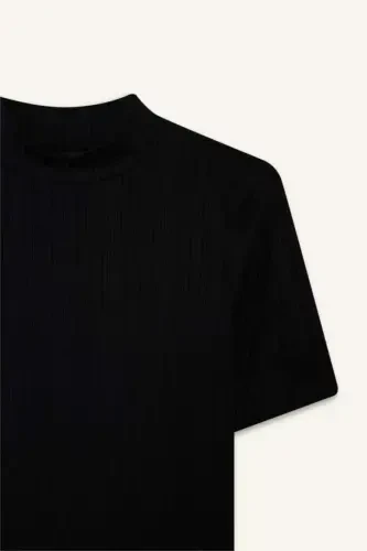 Regular Fit Yarım Balıkçı Yaka Basic Düz Fitilli Kaşkorse Kısa Kollu Siyah Tişört-Siyah - 8