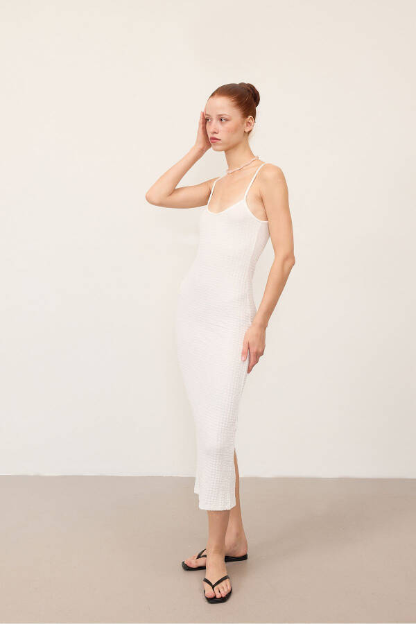 Регулируемое фактурное платье миди на бретелях E15909- - 6