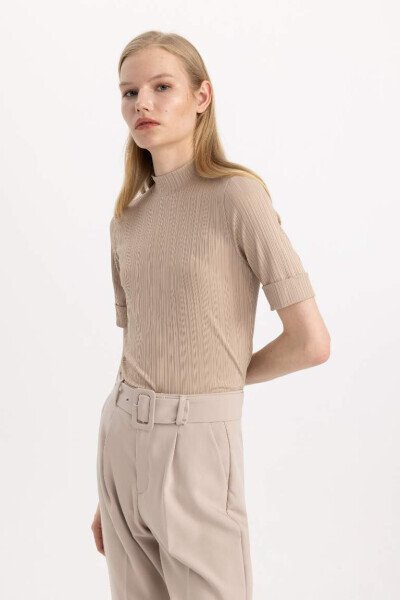 Regulyar kesim yarim balikchi yaka fitilli kashkorse qisqa qoʻlli futbolka tosh - 3