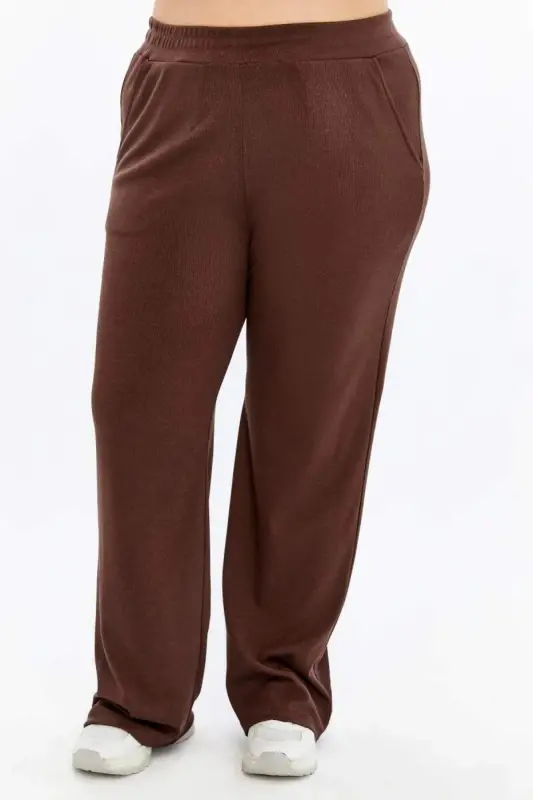 Relaxed Fit Plus Size Basic Trousers Brown - 1
