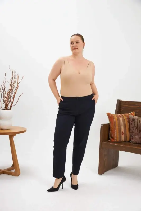 Bel Lastikli Paça Mini Yırtmaçlı Büyük Beden Lacivert Kumaş Pantolon - 5