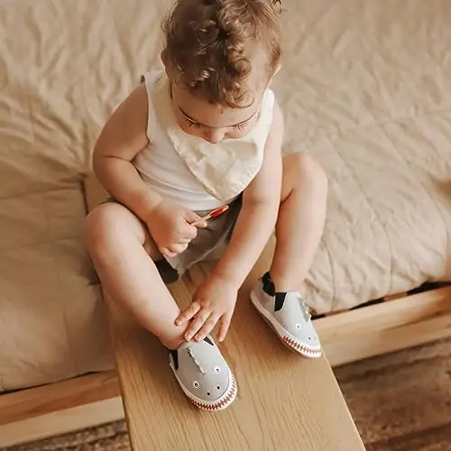 Robeez Baby Boys and Unisex Yumshoq Tagliklar Sirpanishga Qarshi Beshik Poyabzallari Uy poyafzallari Mokasinlar Chaqaloq va Go'daklar uchun, 0-24 Oy - 6
