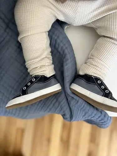 Robeez Baby Boys va Unisex Yumshoq Tagliklar Sirpanishga Qarshi Krovat Poyabzallari Tapochkalar Mokasinlar Chaqaloq va Go'daklar uchun, 0-24 Oy - 2