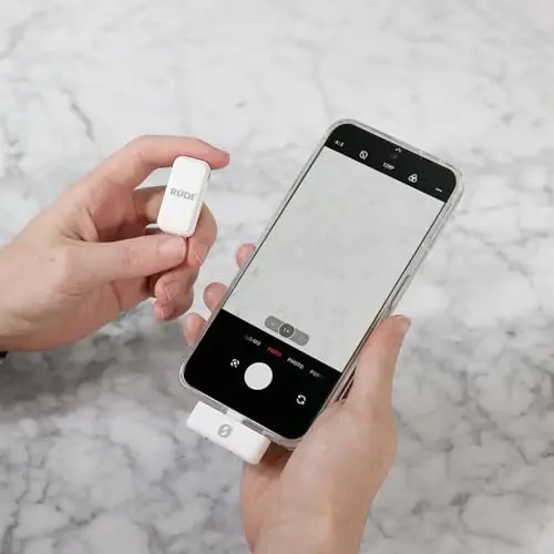 RØDE Wireless Micro - Compact Wireless Microphone, Two Mics with Charge Case for Smartphone Content Creation - Lightning, White - 5