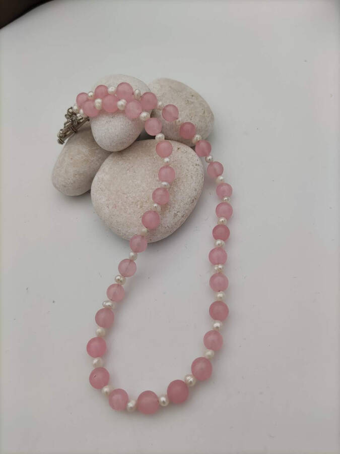 Rose Quartz and Pearl Healing Necklace - 5