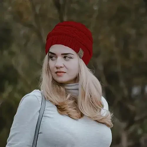 Rosoz 1&2 Packs Ayollar uchun Ponytail Beanie, Qishki iliq Beanie Quyruq Yumshoq Stretch Kabel Trikotaj Tartibsiz Yuqori Tugunli Shlyapa - 6