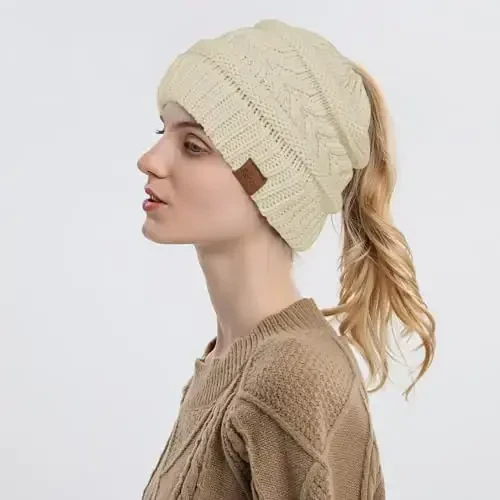 Rosoz 1&2 Packs Ayollar uchun Ponytail Beanie, Qishki Issiq Beanie Dumli Yumshoq Chok Kabel Trikotaj Tartibsiz Yuqori To'plam Shlyapa - 3