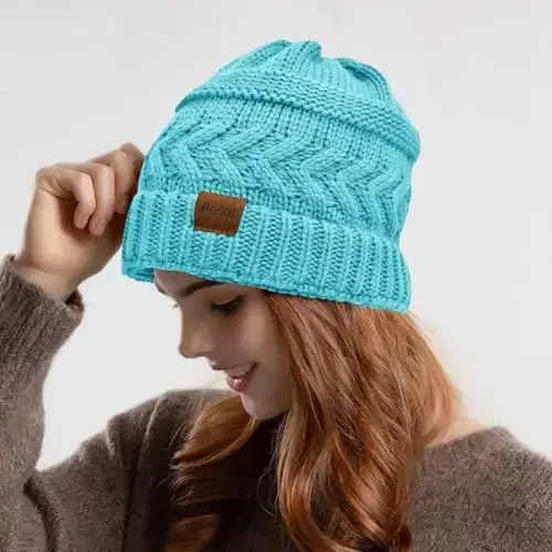 Rosoz 2 Pack Ayollar uchun Ponytail Beanie, Qishki Issiq Beanie Quyruqli Yumshoq Stretch Kabel Triko Tartibsiz Yuqori Tugunli Shlyapa - 6