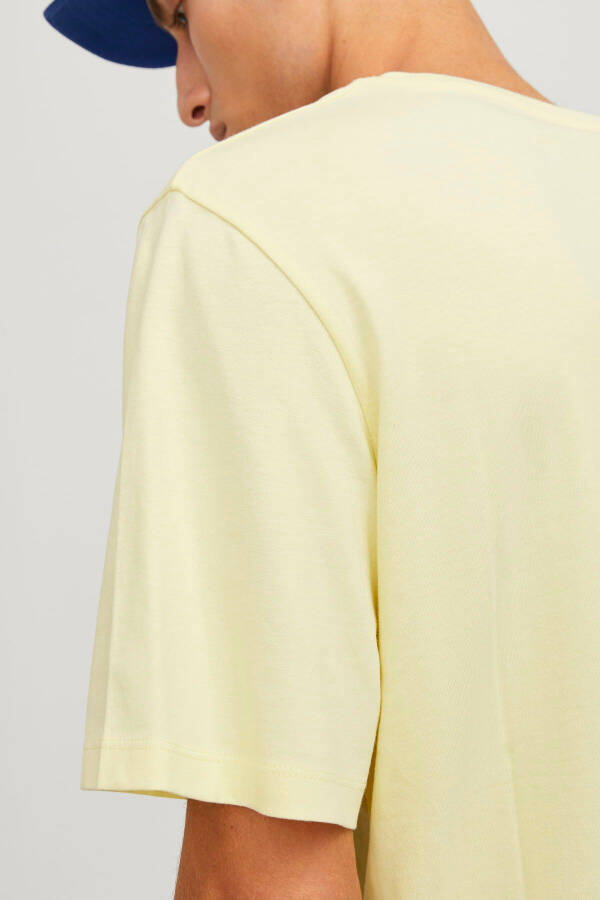 Round neck, organic cotton men's t-shirt. - 6